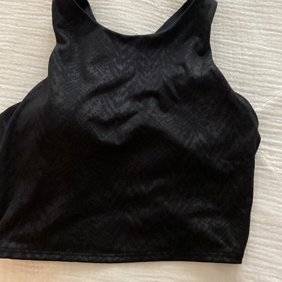 Athletica cropped too - Picture 3 of 3